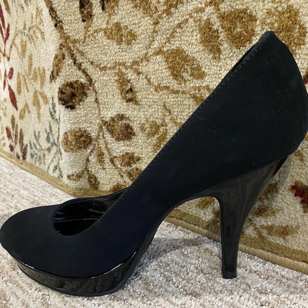 Unlisted -A Kenneth Cole Production- Black 4” Heels Size 8.5 (M)
